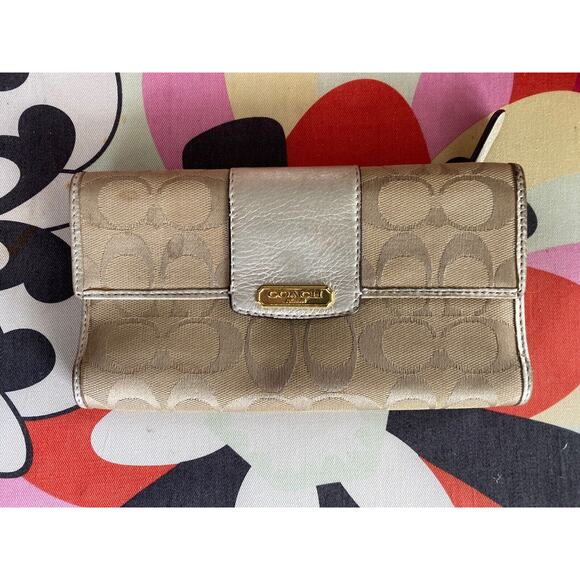 COACH PENELOPE SIGNATURE CHECKBOOK WALLET beige leather and gold-colored - Picture 1 of 7